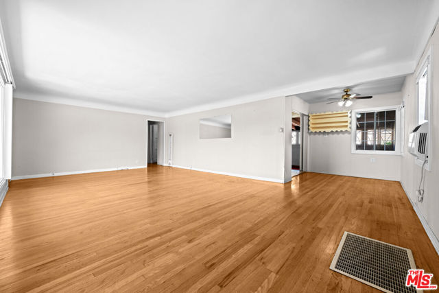 2333 Warwick Avenue, Los Angeles CA: https://media.crmls.org/mediaz/335f28b6-4bdc-490d-bb85-b9cab8c3ecd2.jpg