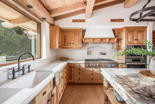 6884 El Camino Del Norte, Rancho Santa Fe CA: https://media.crmls.org/mediaz/335f6958-ec71-4f2c-8f01-4478efb20979.jpg