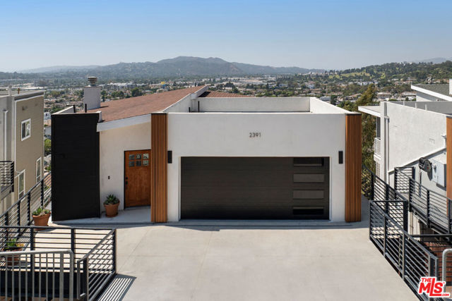2391 Yorkshire Drive, Los Angeles CA: https://media.crmls.org/mediaz/335f6bcb-5162-4673-ae9d-451dda37f95e.jpg
