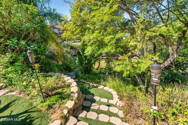 213 Heath Meadow Court, Simi Valley CA: https://media.crmls.org/mediaz/335fe4b9-cd11-4468-9af4-4f9302db5f1c.jpg