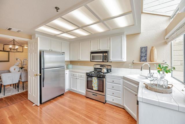 110 Cityview Drive, Daly City CA: https://media.crmls.org/mediaz/335fe935-7d2d-42c3-8dff-600851341d87.jpg