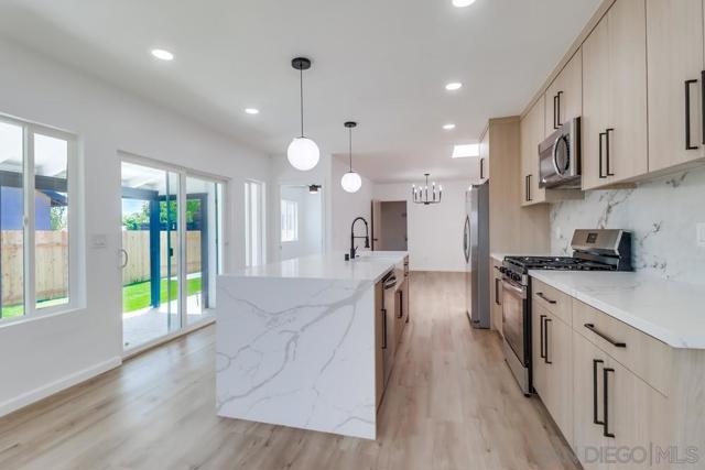 2780 Buena Vista, Lemon Grove CA: https://media.crmls.org/mediaz/3360405a-ba95-4038-92a1-a2a67931271b.jpg