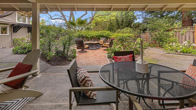 161 E Floresta Way, Portola Valley CA: https://media.crmls.org/mediaz/336083e6-2f2e-4c78-98e1-6e9e7380690f.jpg