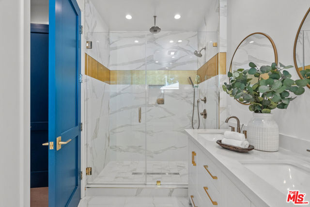 16820 Mccormick Street, Encino CA: https://media.crmls.org/mediaz/3360aa21-e7bd-45a3-a885-a94b342c8792.jpg