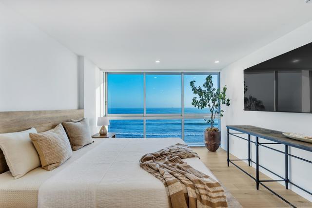 1830 Avenida Del Mundo, Coronado CA: https://media.crmls.org/mediaz/3360b5b5-7fb7-4e6f-a18c-32a9757b944d.jpg