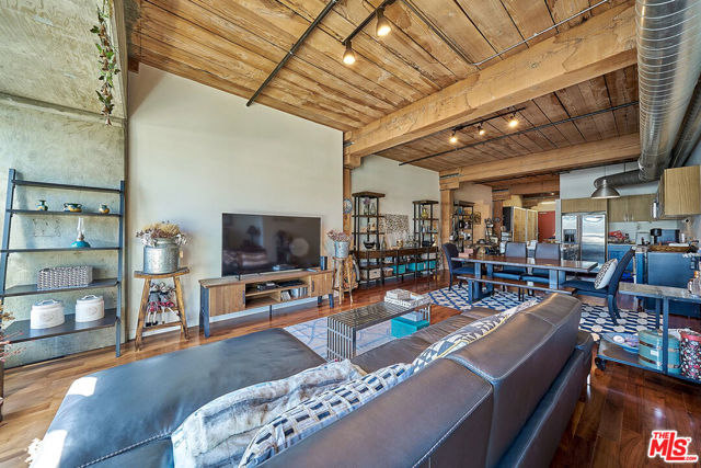 530 S Hewitt Street, Los Angeles CA: https://media.crmls.org/mediaz/3360fd6f-bd0f-47cb-89cd-2bdc3495b8c5.jpg