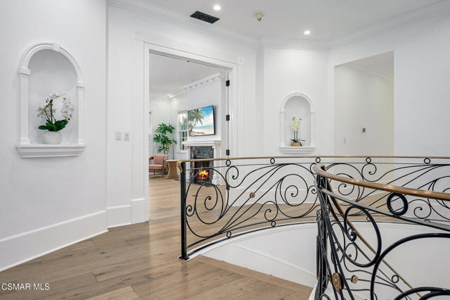 508 W Stafford Road, Thousand Oaks CA: https://media.crmls.org/mediaz/336185d1-6050-43e4-a3f7-6d6ccee08499.jpg