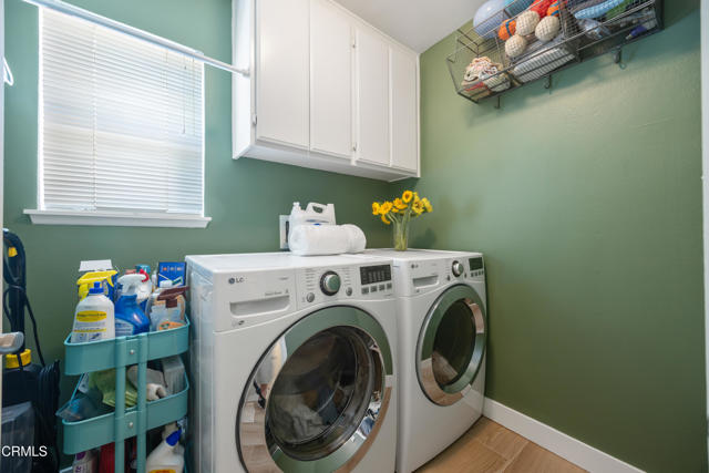 27220 Waterford Drive, Valencia CA: https://media.crmls.org/mediaz/336228fc-c9c8-45bd-b14b-bffd6182cb86.jpg
