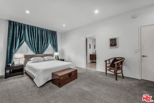 2332 Fox Hills Drive, Los Angeles CA: https://media.crmls.org/mediaz/33625897-0aa6-479f-a3f8-3c02f0c6bf52.jpg