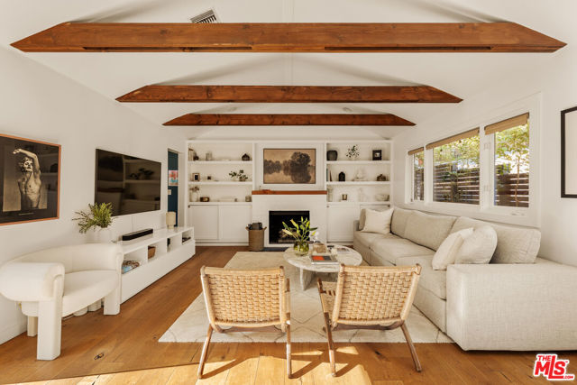 8556 Ridpath Drive, Los Angeles CA: https://media.crmls.org/mediaz/3362820b-e6fa-4227-a53b-097378f1a5ab.jpg