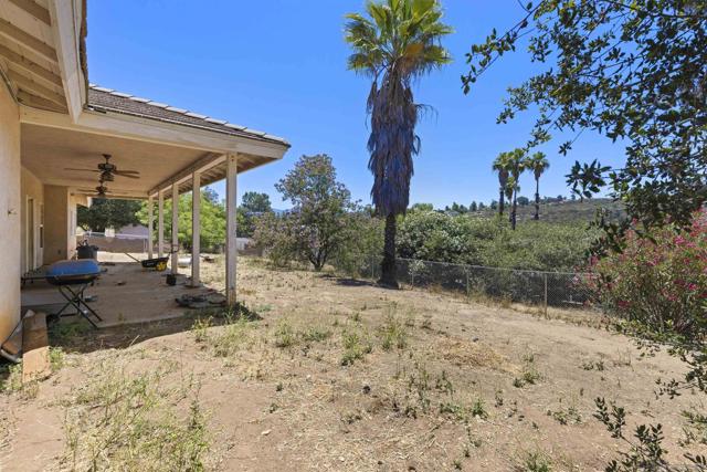 24849 Pappas Rd, Ramona CA: https://media.crmls.org/mediaz/3362cde8-8325-4418-89bb-9e7df3203283.jpg