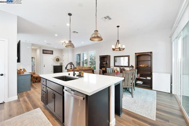 7544 Twin Bridges Ln, Citrus Heights CA: https://media.crmls.org/mediaz/3363718c-589a-444d-9475-5e779f3b4db1.jpg