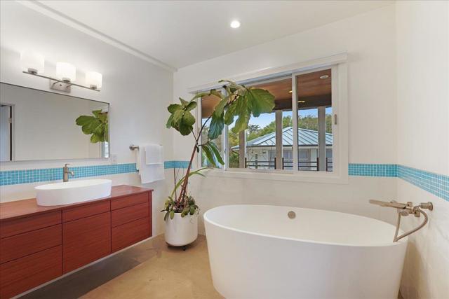 1004 W Cliff Drive, Santa Cruz CA: https://media.crmls.org/mediaz/336378f8-cb16-43d8-9a80-3e5009999f77.jpg