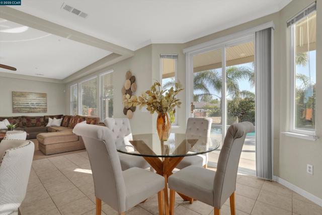 2121 Bluffs Dr, Livermore CA: https://media.crmls.org/mediaz/33645f57-487b-4f5d-8364-b6e9bb41d532.jpg