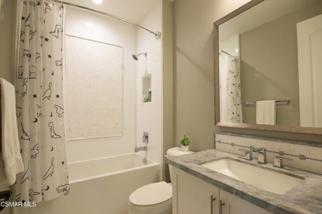 1323 Arroyo View Street, Thousand Oaks CA: https://media.crmls.org/mediaz/336515b0-cb65-459e-8141-640d72054ea0.jpg