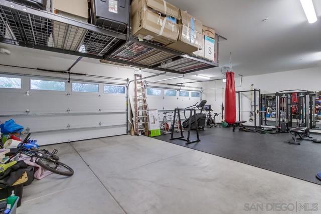2885 Gate Three Place, Chula Vista CA: https://media.crmls.org/mediaz/33655e13-4ca0-4ed2-98b1-30752fcb5af3.jpg