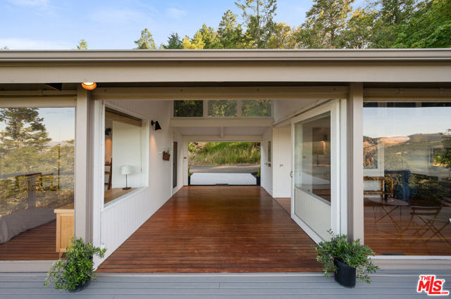 351 Wall Road, Napa CA: https://media.crmls.org/mediaz/336577b6-69ac-4382-ace4-37a131190860.jpg