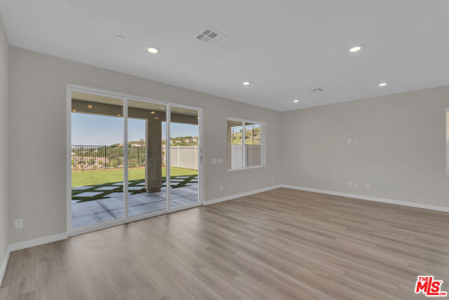 23755 Orange Blossom Drive, Newhall CA: https://media.crmls.org/mediaz/33658891-eca9-4ec5-8951-084fd0fcdc9d.jpg