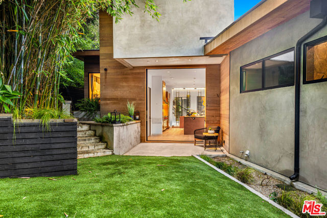 727 N Beverly Glen Boulevard, Los Angeles CA: https://media.crmls.org/mediaz/3365aadd-060f-4b30-aedd-b608ebd18078.jpg