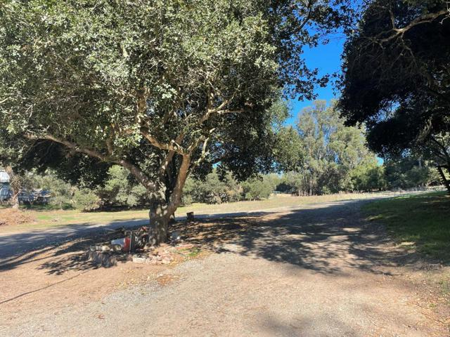 319 Echo Valley Road, Salinas CA: https://media.crmls.org/mediaz/3365bc1a-c6af-4e66-8590-02f494c5cd8b.jpg