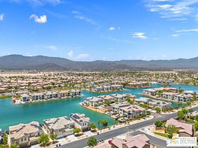 84621 Lago Breeza Drive, Indio CA: https://media.crmls.org/mediaz/3365e130-8b2e-4330-a36a-ab6972638b99.jpg