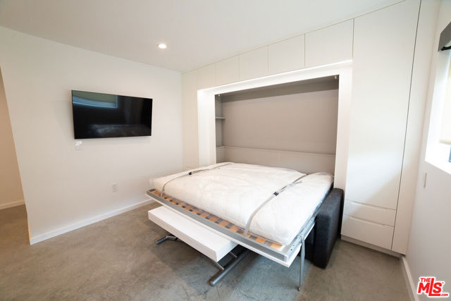 14 Brooks Avenue, Venice CA: https://media.crmls.org/mediaz/3365f12d-feec-4eac-97a6-ccb30ca5b0da.jpg