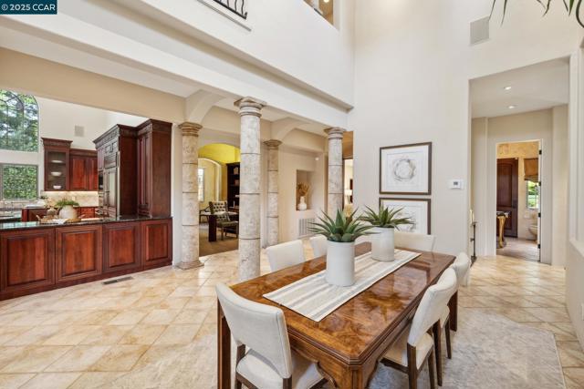 3711 Northgate Woods Court, Walnut Creek CA: https://media.crmls.org/mediaz/3366465e-692f-4ab3-af4f-bd27fade8973.jpg