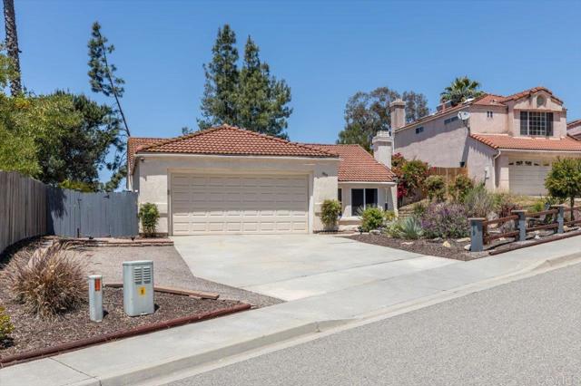Detail Gallery Image 2 of 54 For 819 Corte Merano, Escondido,  CA 92026 - 3 Beds | 2 Baths