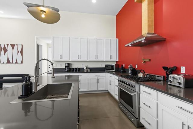 58654 Piedmont Drive, Yucca Valley CA: https://media.crmls.org/mediaz/3366a497-6c6f-4bae-927d-44c6a314dc68.jpg