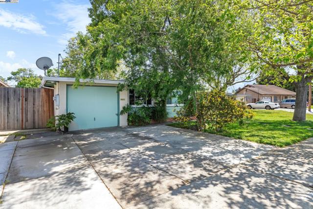 6364 Noel Ave, Newark CA: https://media.crmls.org/mediaz/3366a993-d104-476b-913a-9bf23f8567e6.jpg