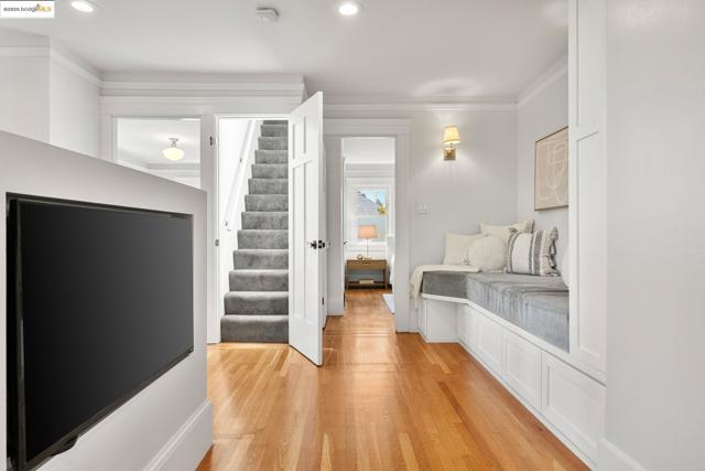 2842 Ashby Ave, Berkeley CA: https://media.crmls.org/mediaz/33672b32-213c-4571-b8c7-c657ead6948f.jpg