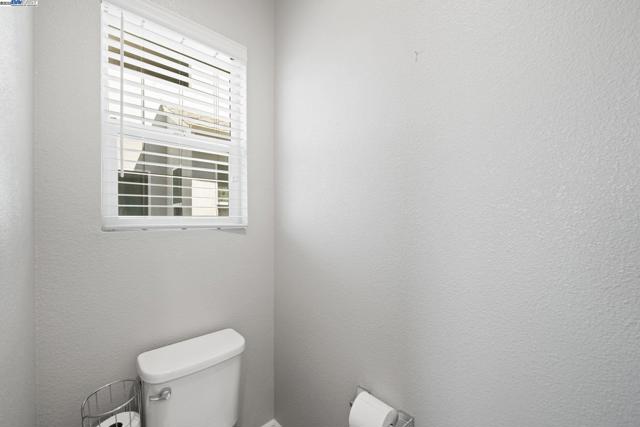 8563 Schooner Way, Newark CA: https://media.crmls.org/mediaz/33672c9c-a2f6-43d1-b94f-2de31891bd63.jpg