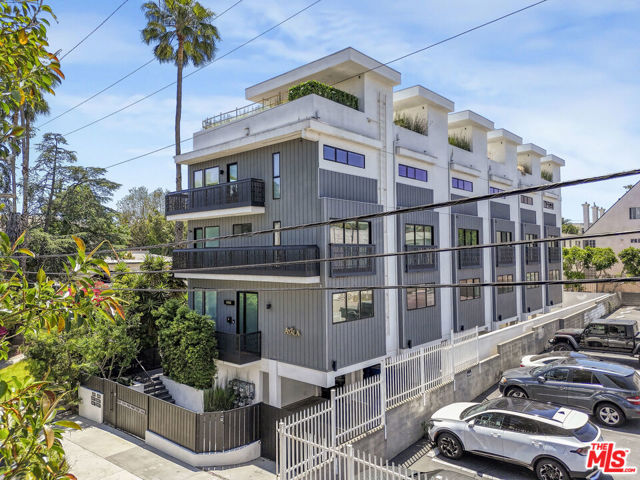 1445 1/4 N Martel Avenue, Los Angeles CA: https://media.crmls.org/mediaz/33672fc0-4ba0-40f6-8ee3-df2daf618f90.jpg