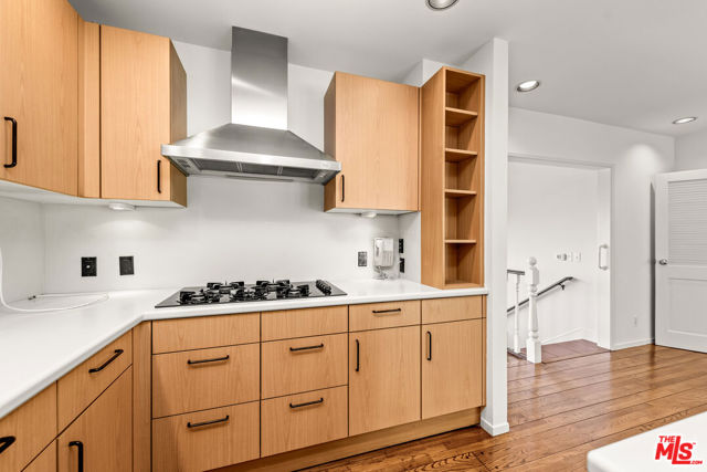 16449 Akron Street, Pacific Palisades CA: https://media.crmls.org/mediaz/33678e72-8912-433c-8ffd-e9bb503350f6.jpg