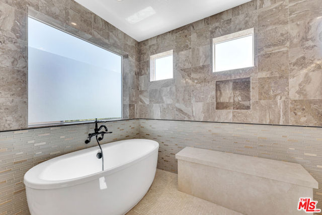 11945 Mirabel Way, Porter Ranch CA: https://media.crmls.org/mediaz/33681101-43de-41e0-81c8-20cc9914b480.jpg