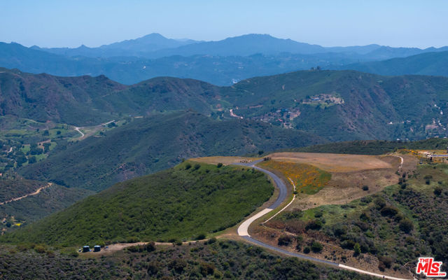 9522 Cotharin Road, Malibu CA: https://media.crmls.org/mediaz/33687b83-7bae-4d4e-91cf-3273bb6b2738.jpg