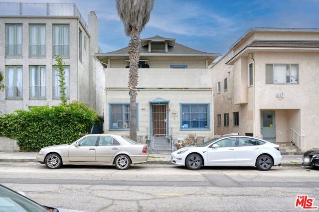 44 Rose Avenue Venice, California Located seconds from the beach, this building comprises five units: one 2-bedroom+1 bath, three 1-bedroom+1-bath, and one studio+1 bath. Additionally, there are five uncovered parking spaces at the rear of the building. This property presents an outstanding investment opportunity in the highly sought-after Venice Beach. Enjoy the Venice Boardwalk making your way to iconic attractions such as the Venice basketball courts and Muscle Beach.