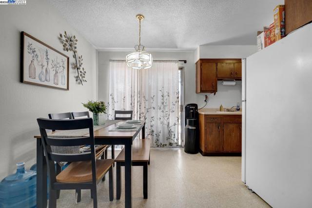 1738 7Th St, Berkeley CA: https://media.crmls.org/mediaz/33692a76-69d0-4903-aa36-4814149873c9.jpg