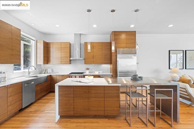 678 Clipper St, San Francisco CA: https://media.crmls.org/mediaz/33692f2e-8875-4a3a-a069-b91f90d0c485.jpg