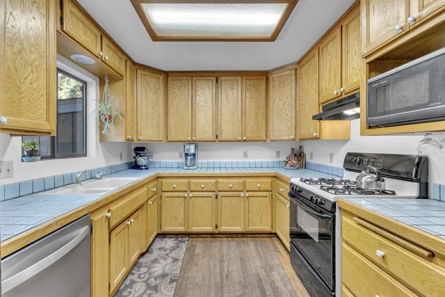 53340 Idyllbrook Drive, Idyllwild CA: https://media.crmls.org/mediaz/336a273a-2475-43ea-ae49-16006fa5fd71.jpg
