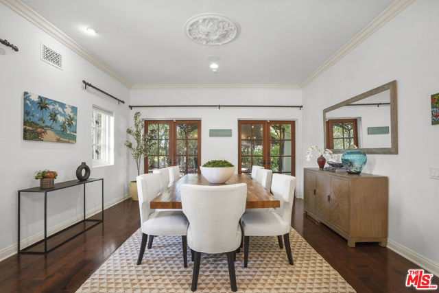 18414 Corazon Circle, Tarzana CA: https://media.crmls.org/mediaz/336a8792-7ed8-431a-94da-19b92d76d213.jpg