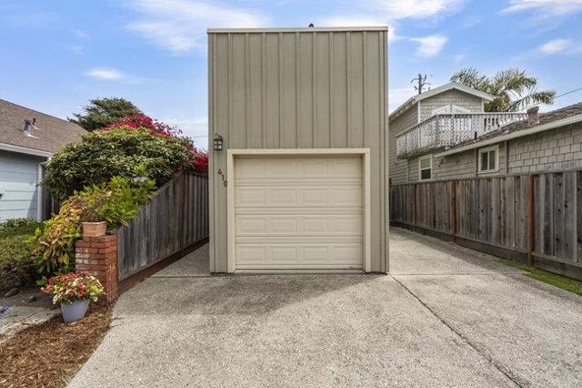 410 35th Avenue, Santa Cruz CA: https://media.crmls.org/mediaz/336a9a63-705a-49d6-a999-ee7647e4bc68.jpg