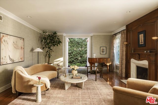 322 Lorraine Boulevard, Los Angeles CA: https://media.crmls.org/mediaz/336af345-21f9-4030-a95c-122920e0ee77.jpg
