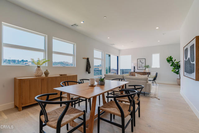 3874 W Point Drive, Los Angeles CA: https://media.crmls.org/mediaz/336b87c3-6189-4be6-8c88-13bd3049767a.jpg