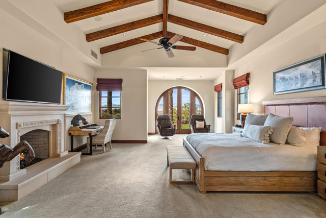31 Hillcrest Drive, Rancho Mirage CA: https://media.crmls.org/mediaz/336bada0-aaf5-4ba8-bd8a-1ac249858693.jpg