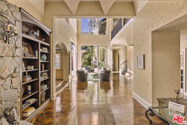 25163 Jim Bridger Road, Hidden Hills CA: https://media.crmls.org/mediaz/336bb119-1896-40e7-b3b7-90e5858b410e.jpg