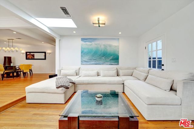 660 S Gretna Green Way, Los Angeles CA: https://media.crmls.org/mediaz/336c4a8d-0ca1-47b6-aa44-513a313c847f.jpg
