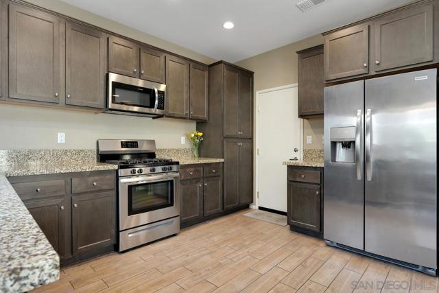 259 Oberlander Way, Fallbrook CA: https://media.crmls.org/mediaz/336c9c5f-afb9-40f4-b4ca-0db1f0cf6f86.jpg