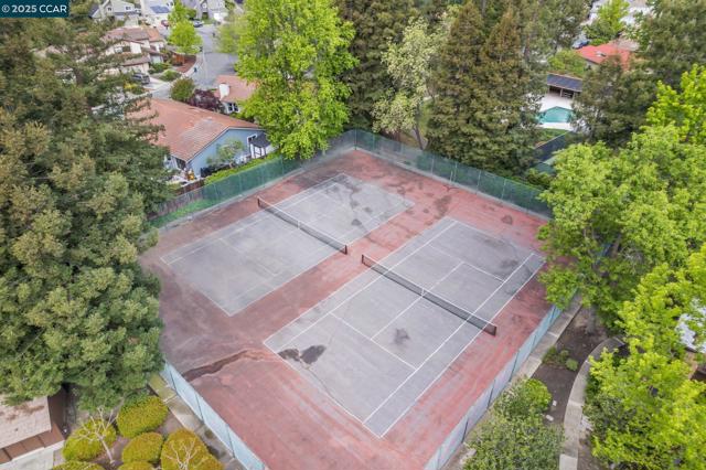 879 Camelback Pl, Pleasant Hill CA: https://media.crmls.org/mediaz/336cf153-4643-462c-b135-b4a8c1ef8f14.jpg