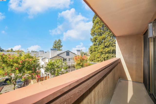 Image 46 of 55 For 26937 Hayward Blvd  217